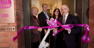 Minister for Health, Edwin Poots joined a host of special guests including former World featherweight boxing champion Barry McGuigan and his wife Sandra, both of whom are Patrons of CLIC Sargent, at the launch of the charity’s first ever ‘Home from Home’ in Northern Ireland. Located within a ‘slipper walk’ from the Royal Belfast Hospital for Sick Children, the home will be used by families whose children are undergoing a cancer treatment at the hospital.